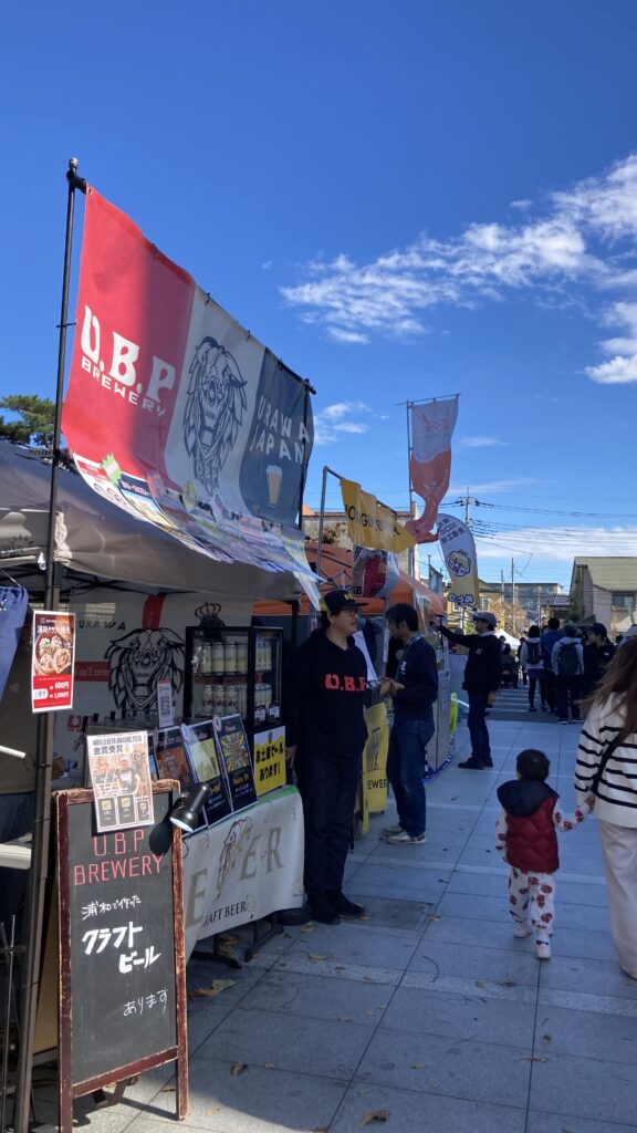 屋外スペースに入ってすぐを撮影。3連休、行楽日和!とにかく青空がきれいな日でした。