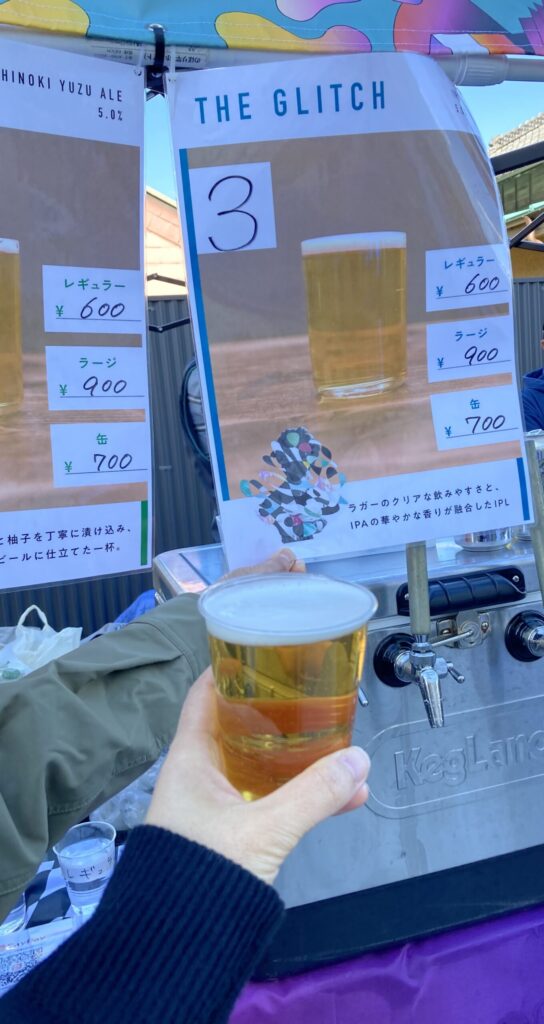 濁りのない、キレイな色のビール。初めて聞いた「IPL」というスタイル。